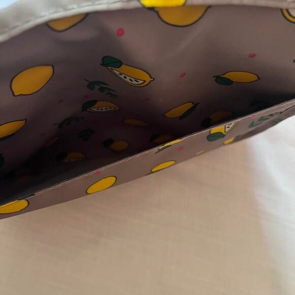 Hanging Toiletry Bag- Lemon Print - Picture 13 of 13